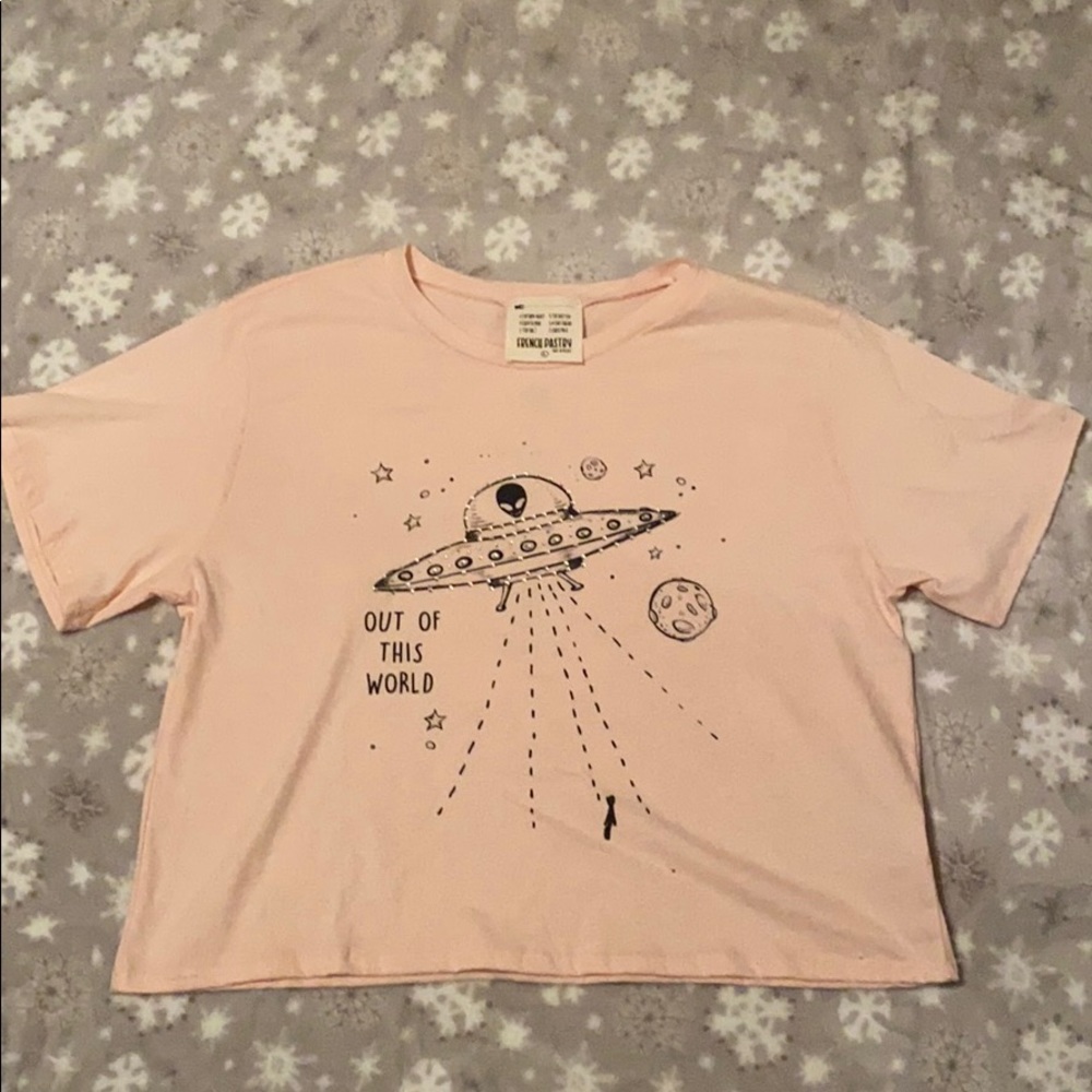 a crop top short sleeve pink Alien shirt